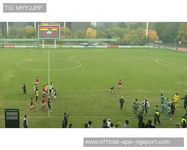 山西崇德荣海主场遭中足联通报批评因个别观众投掷鼓槌事件