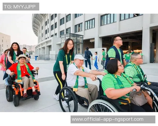 国安俱乐部邀请援鄂医疗队医护人员共赏赛季收官之战在工体欢庆