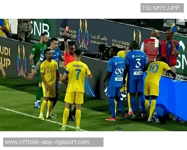 C罗对新月投入不满的背后真相揭示与胜利的差距分析 C罗对新月投入不满的背后真相揭示与胜利的差距分析