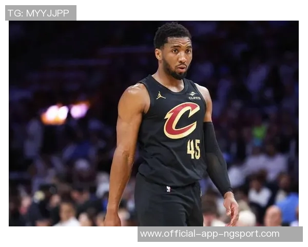 米切尔半场表现抢眼16分钟内贡献15分4助攻2抢断助力球队得分基本盘 米切尔半场表现抢眼16分钟内贡献15分4助攻2抢断助力球队得分基本盘