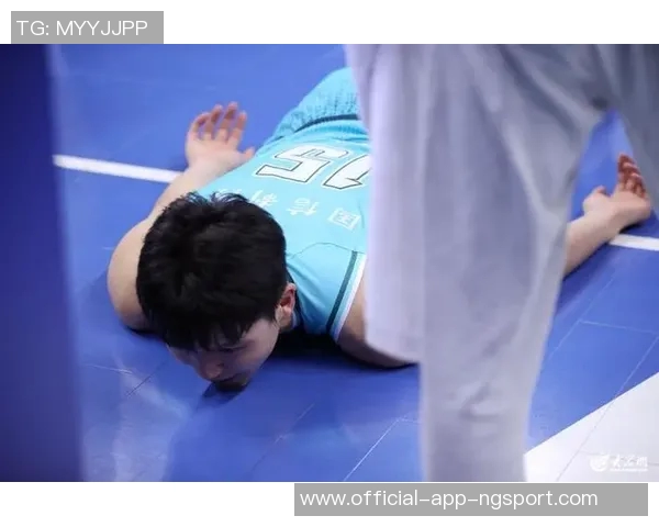 鲍威尔承认第三节表现不佳承担责任强调未能让球队做好准备