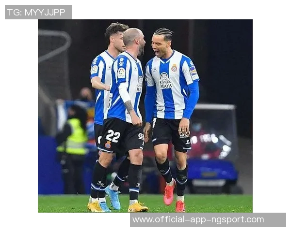 伯纳尔考虑一月租借离队机会巴萨出场机会有限